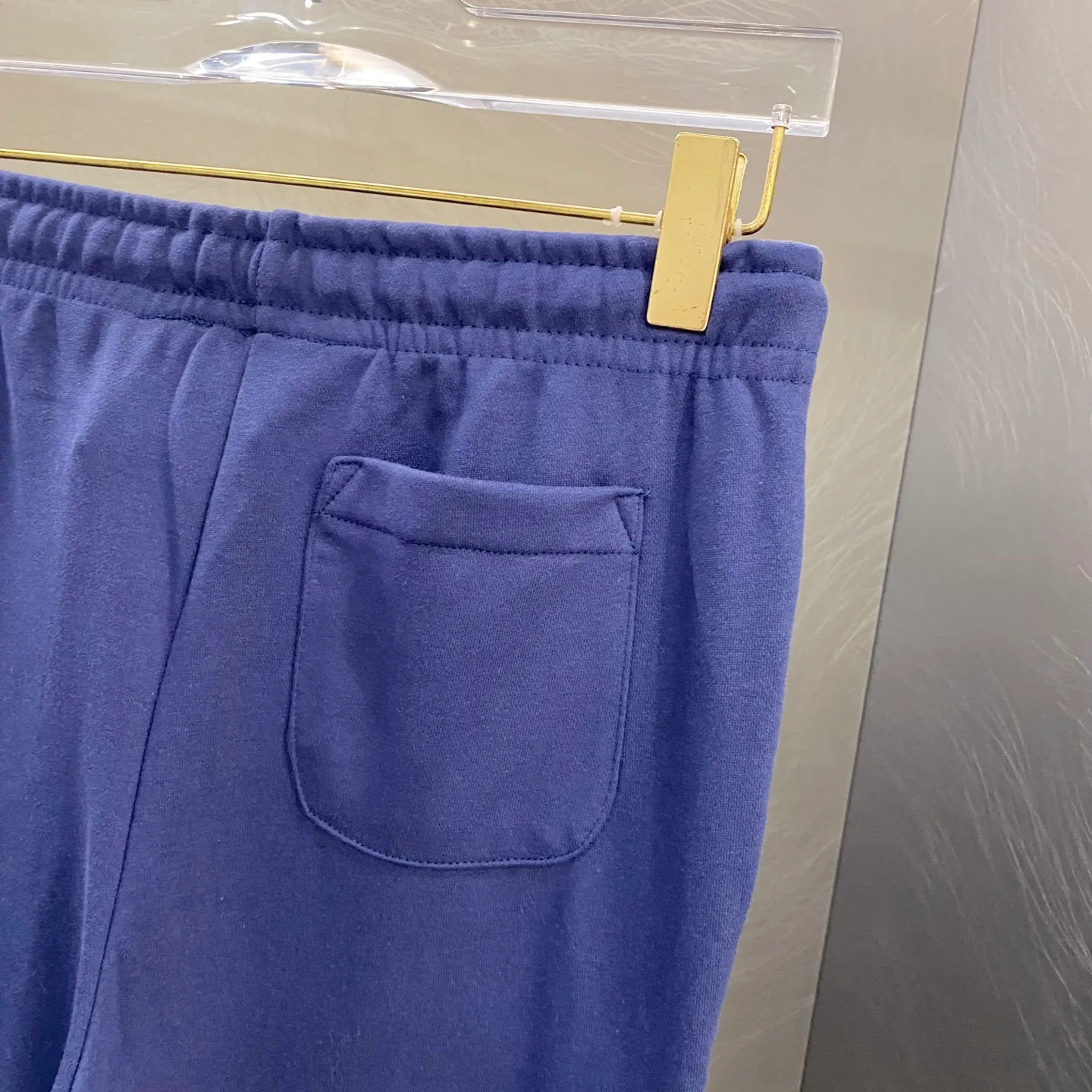 P260 Ralph Lauren/POLO 2025 spring classic embroidered terry solid color sweatpants.           The most high-end exclusive launch in the market! Hot sales online! Embroidered casual terry sweatpants! The upper body is extremely soft and comfortable! The texture, washability, and durability all have a high quality level! Perfect for the season! A cost-effective product that can be used by both men and women! Needless to say, the quality of these amazing pants can be easily worn by both young and old! The first choice for versatile pants for sports and fitness. Casual and everyday, the highlight is the three-dimensional logo embroidery. A simple brand that follows fashion trends. Purely manual measurement, there is an error of 1-2 cm Color: Black Navy Size: M-XXL M: Length 106 Waist 66 Hips 94 Foot 30 L: Length 107 Waist 69 Hips 98 Foot 32 Sleeves and hips: 104, Feet: 36
